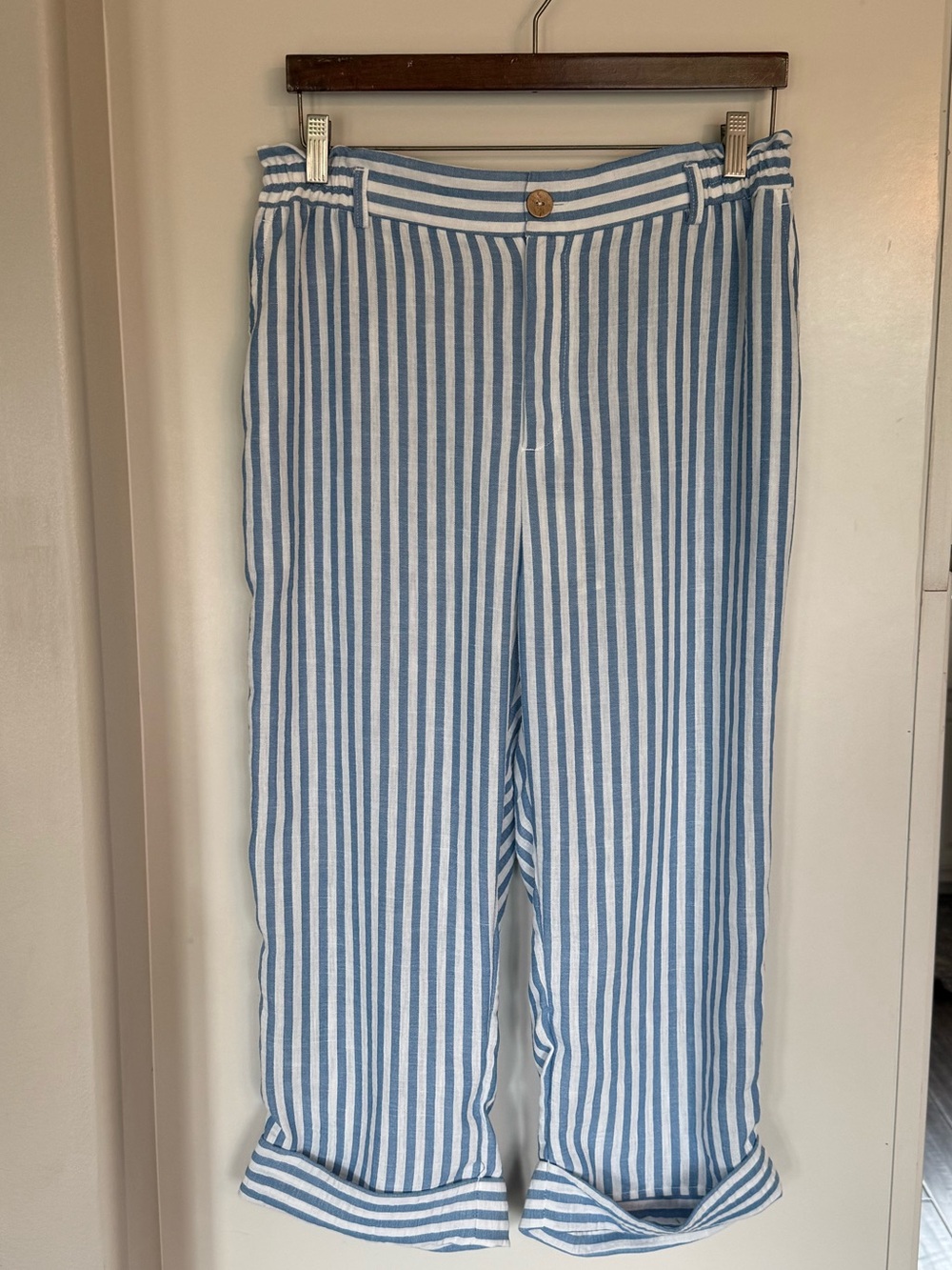 NWT HALARA Women Medium Lightweight Blue White Stripe Cropped Pants Resort